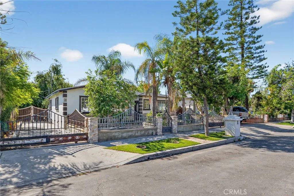 Pacoima, CA 91331,10853 Ilex Avenue
