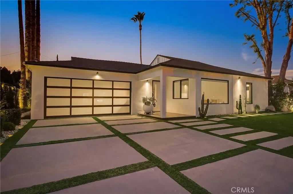 Northridge, CA 91325,8161 Encino Avenue