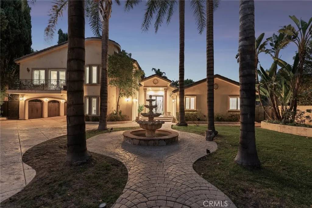 Woodland Hills, CA 91367,22851 Calvert Street