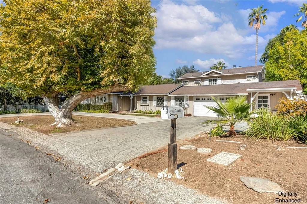 Woodland Hills, CA 91364,20555 Dumont Street