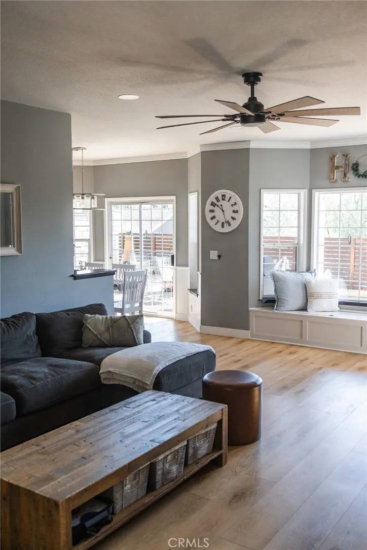 Saugus, CA 91390,28724 Magnolia Way