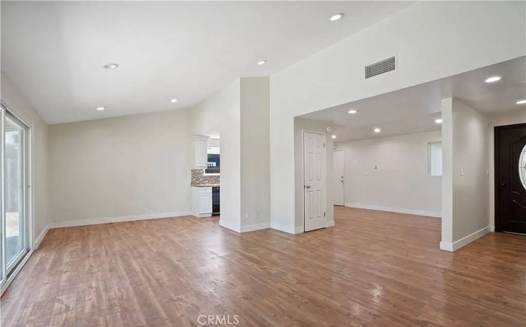 Winnetka, CA 91306,20617 Schoenborn