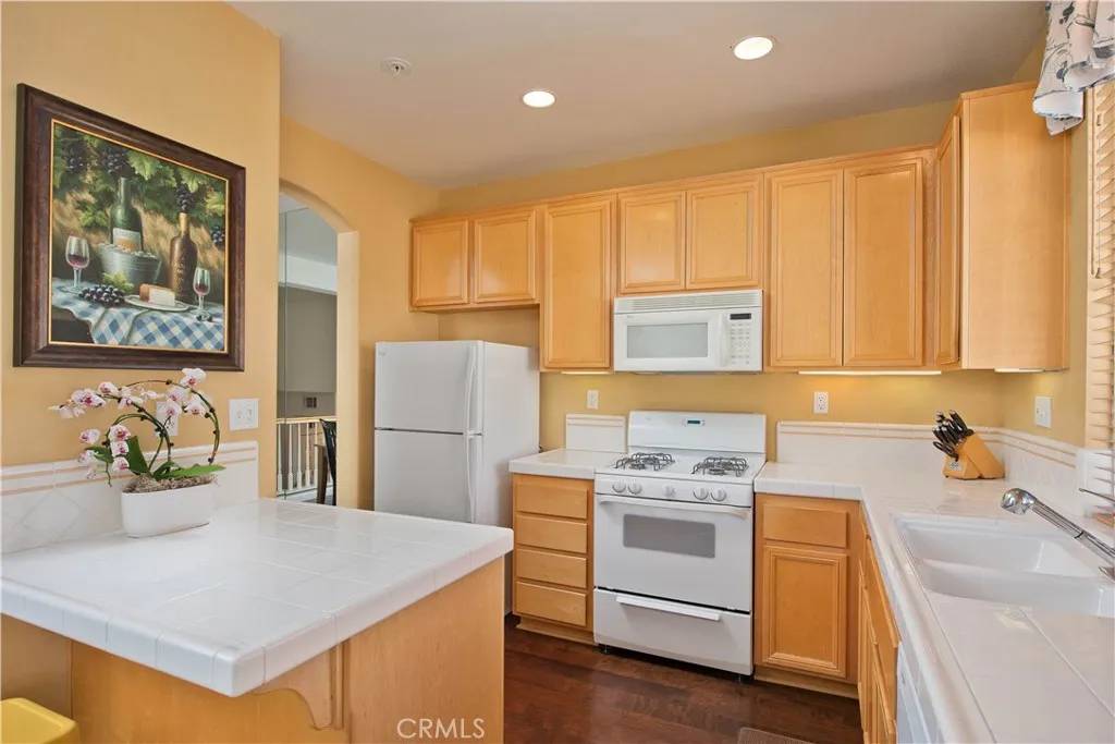 Valencia, CA 91354,28254 Canterbury Court