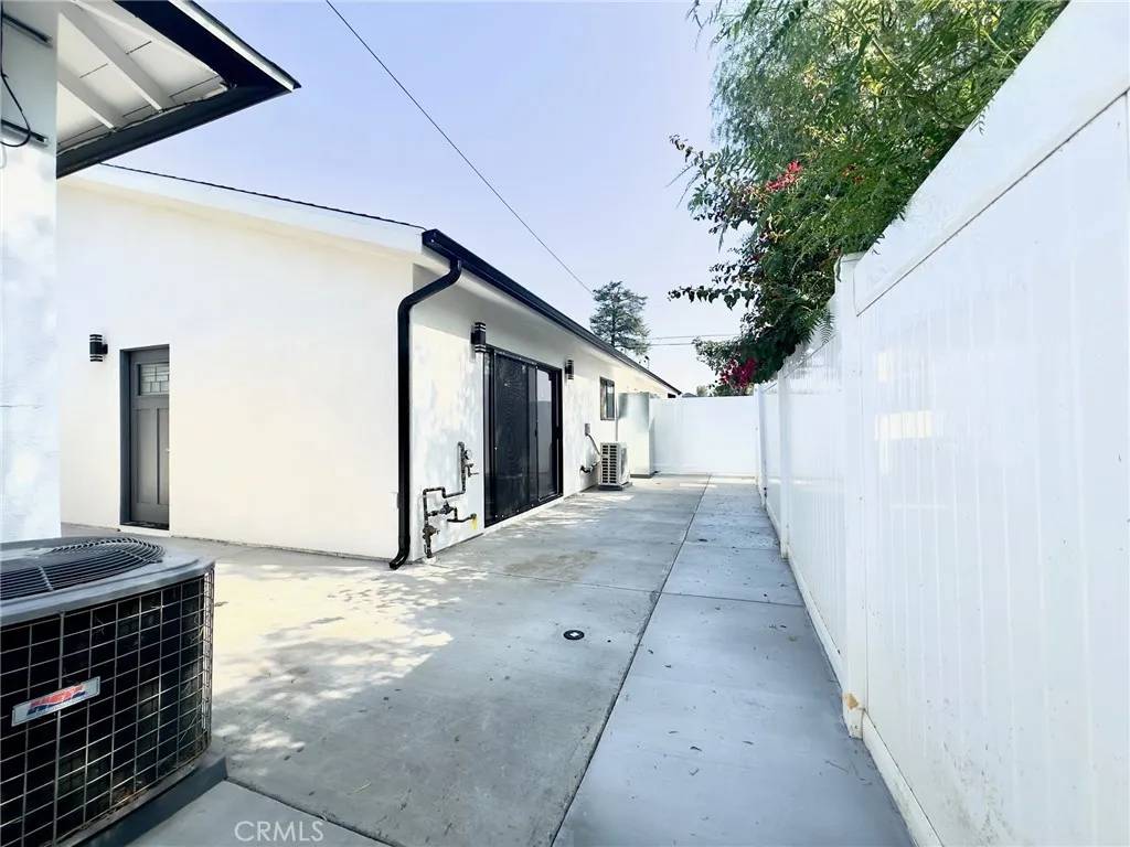Van Nuys, CA 91406,15950 Cohasset Street