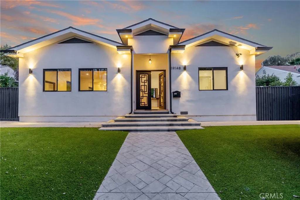 Tarzana, CA 91356,19148 Oxnard Street