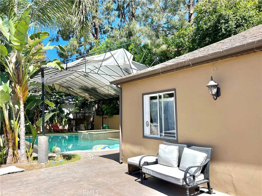 Northridge, CA 90039,17401 Raymer St