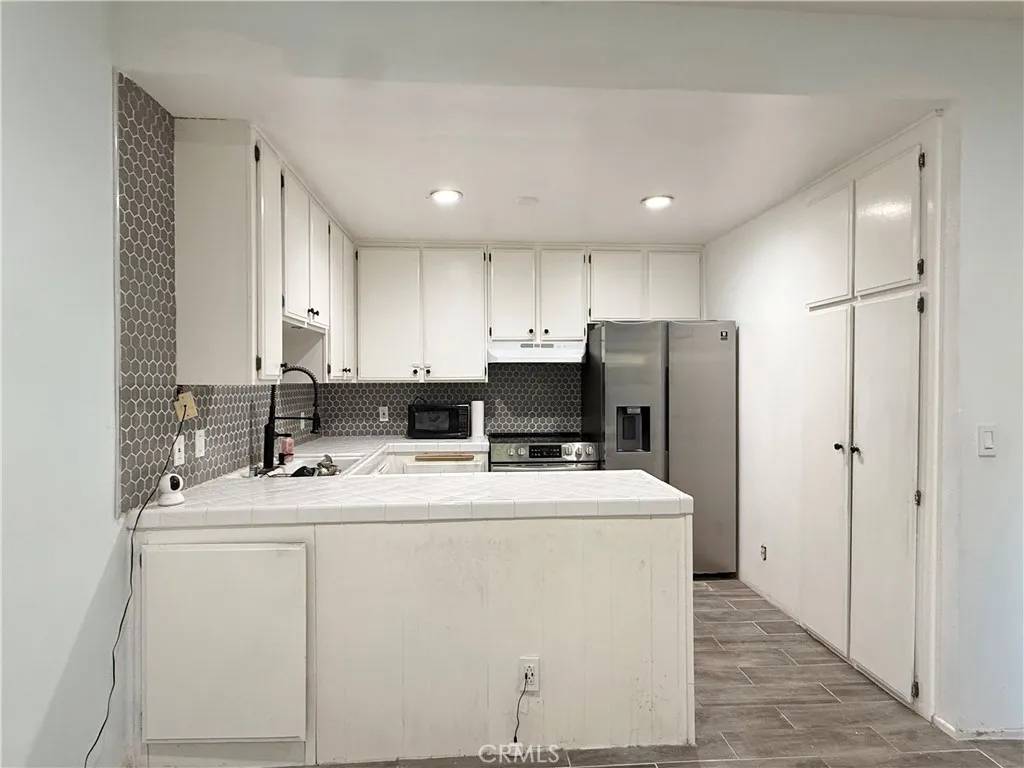 Canoga Park, CA 91303,6815 Remmet Avenue #122