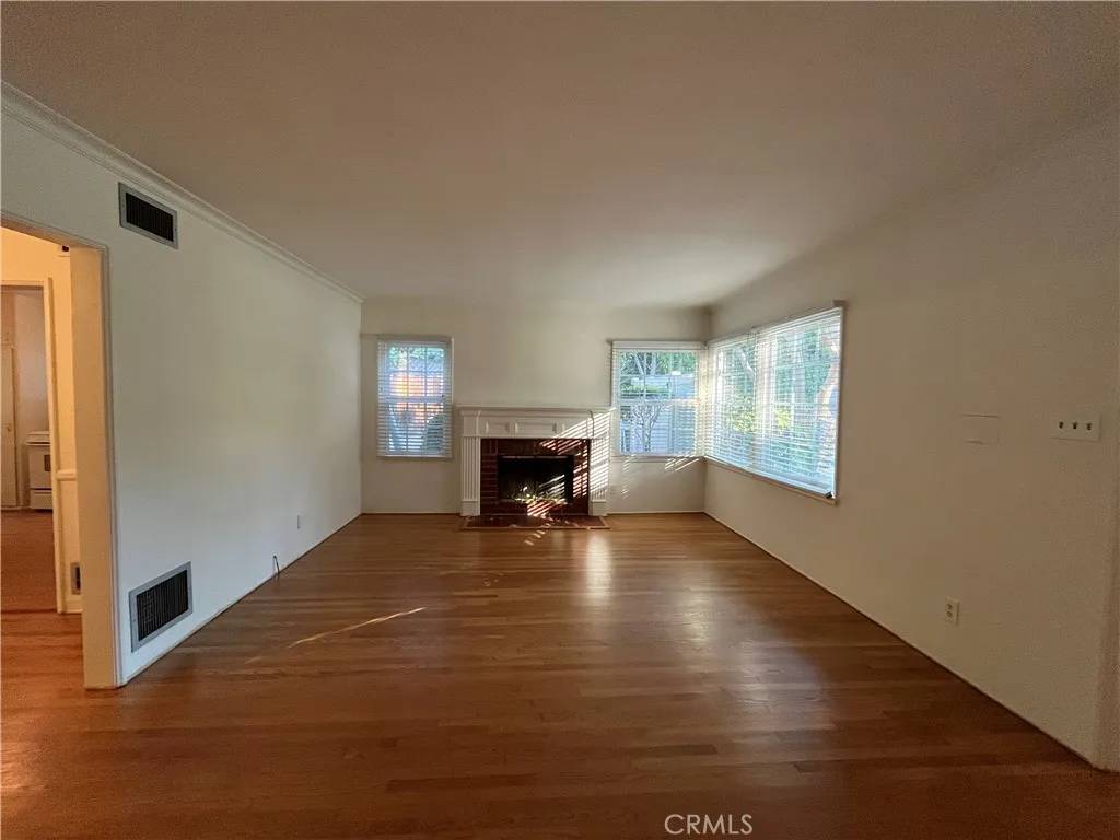 Sherman Oaks, CA 91423,14433 Greenleaf Street