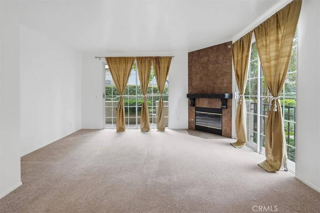 Valencia, CA 91355,24115 Del Monte Drive #75