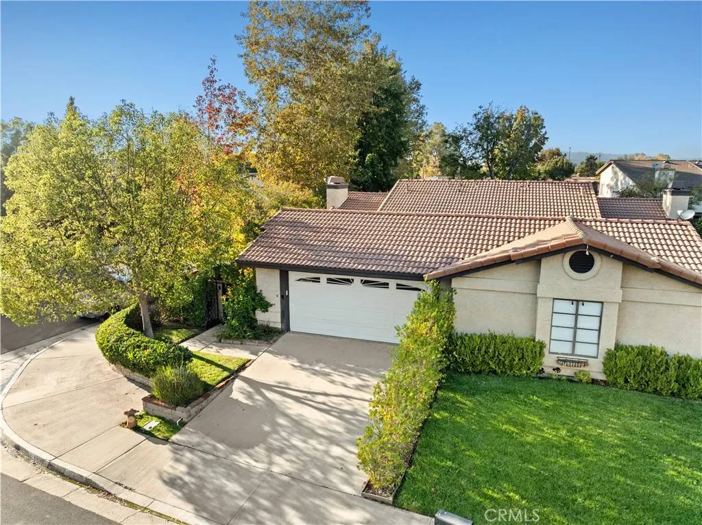 Valencia, CA 91355,23379 Calle Arino