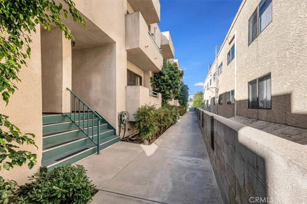 Granada Hills, CA 91344,17221 Chatsworth Street #104