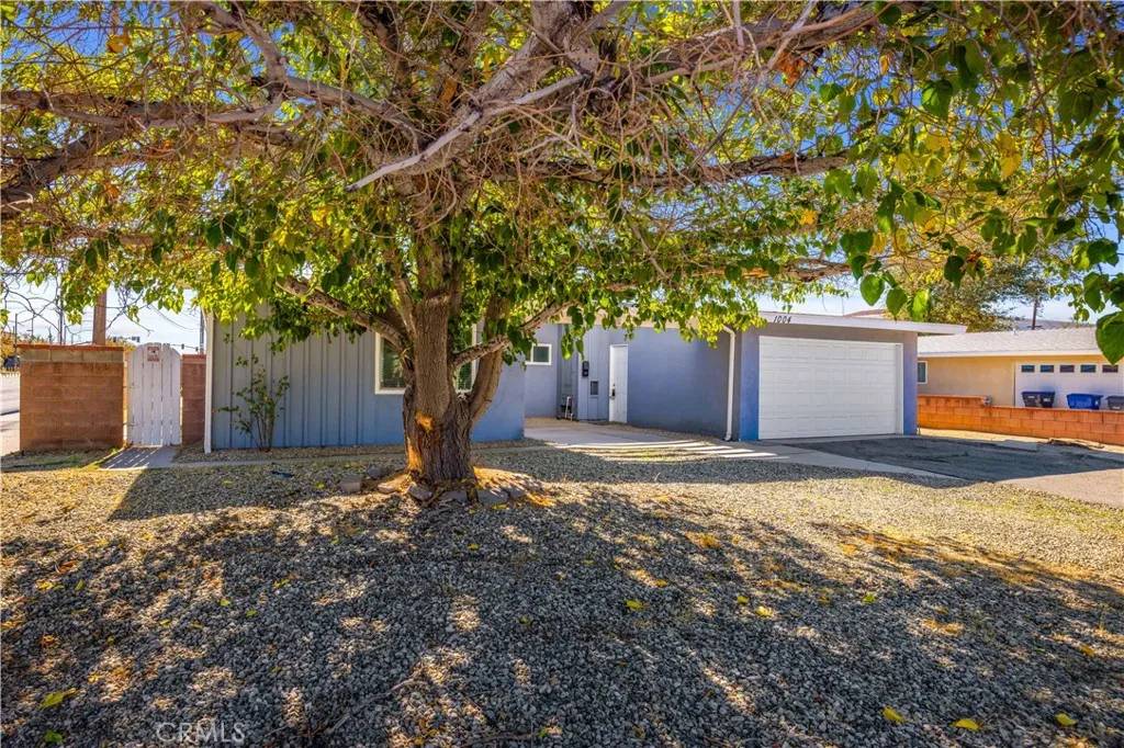 Lancaster, CA 93554,1004 W J14
