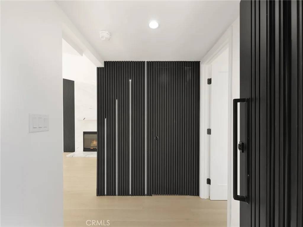 Winnetka, CA 91306,20528 Hamlin Street