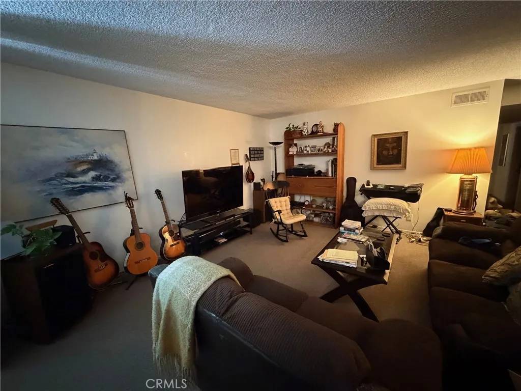 Encino, CA 91316,5301 Balboa Boulevard #F2