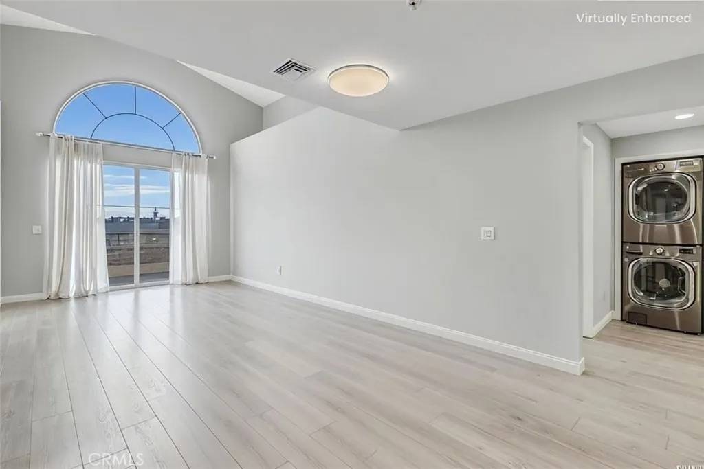 Reseda, CA 91335,6800 Corbin #308