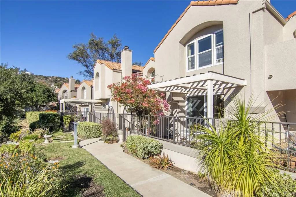 Chatsworth, CA 91311,11203 Sierra Pass Place