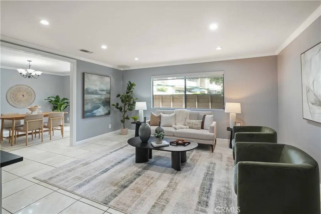 Newhall, CA 91321,23542 Newhall Avenue #5