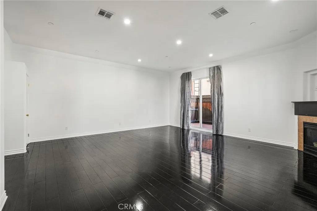 Chatsworth, CA 91311,10235 Independence Avenue #5