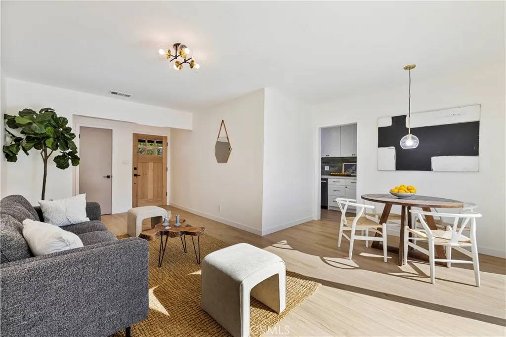 Winnetka, CA 91306,20156 Bassett