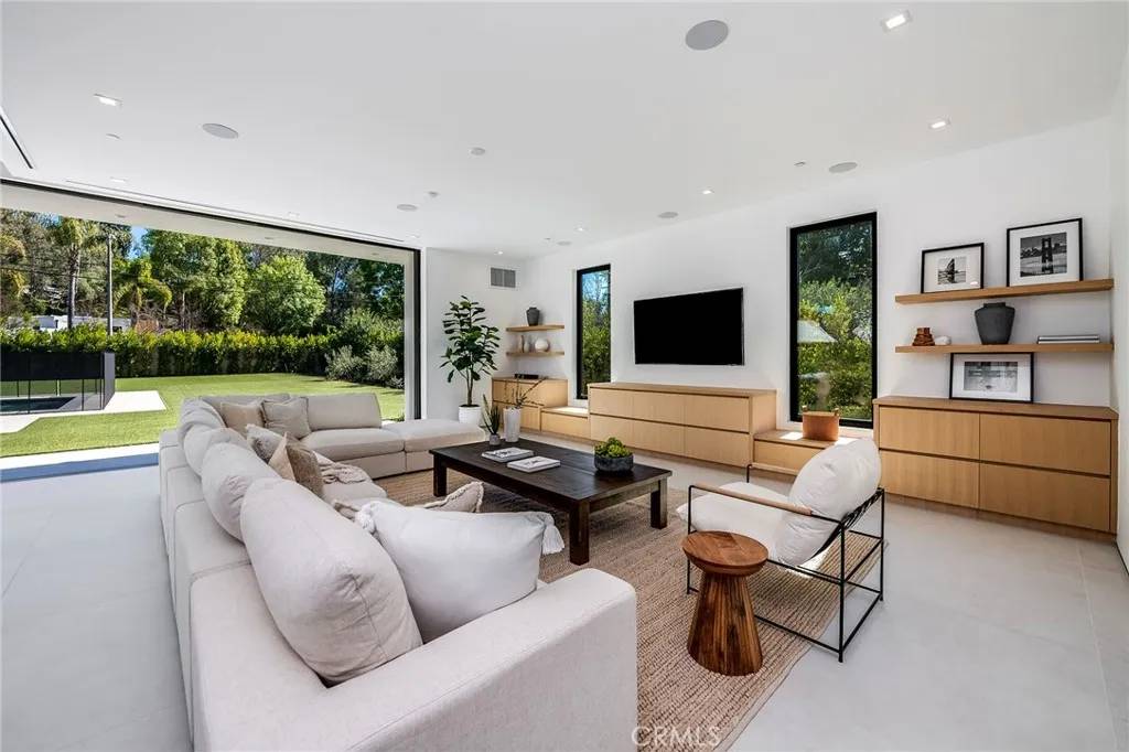 Tarzana, CA 91356,4930 Palomar Drive