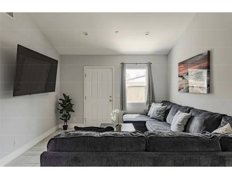 West Hollywood, CA 90046,712 N Fuller