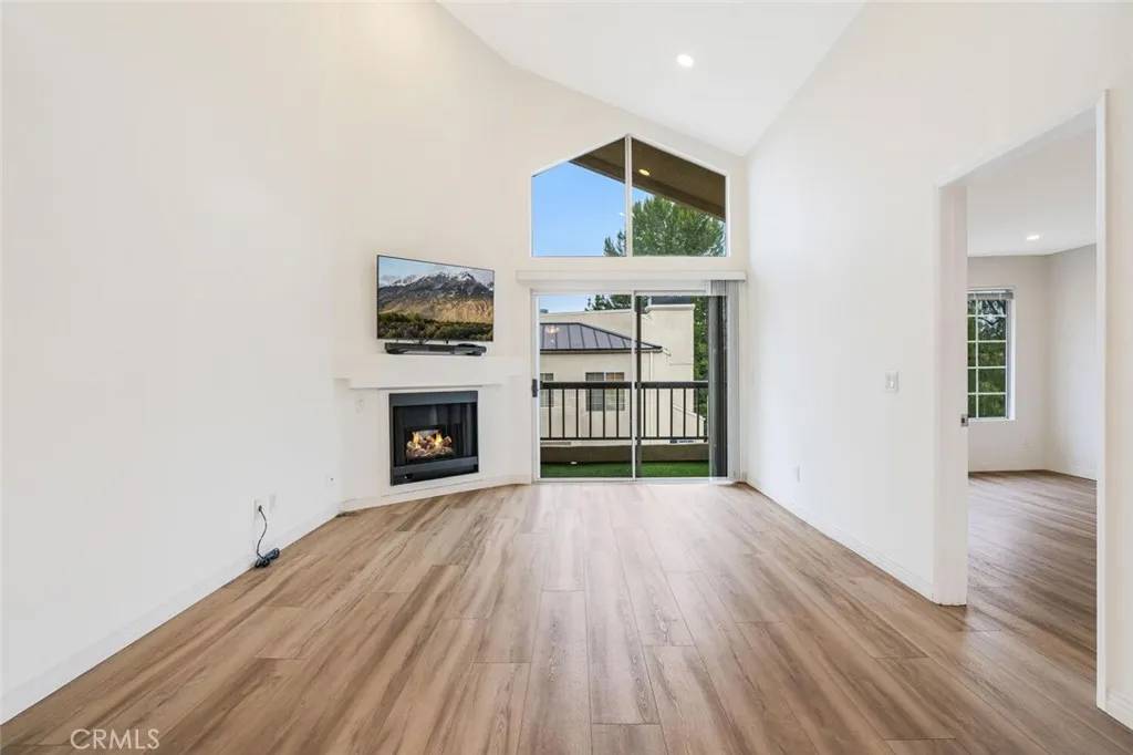 Woodland Hills, CA 91367,5540 Owensmouth Avenue #302