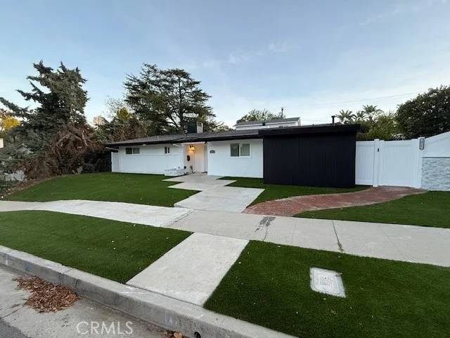 Woodland Hills, CA 91367,20300 Oxnard