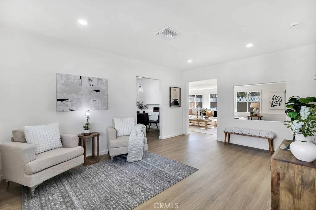 Lake Balboa, CA 91406,17452 Cantlay Street