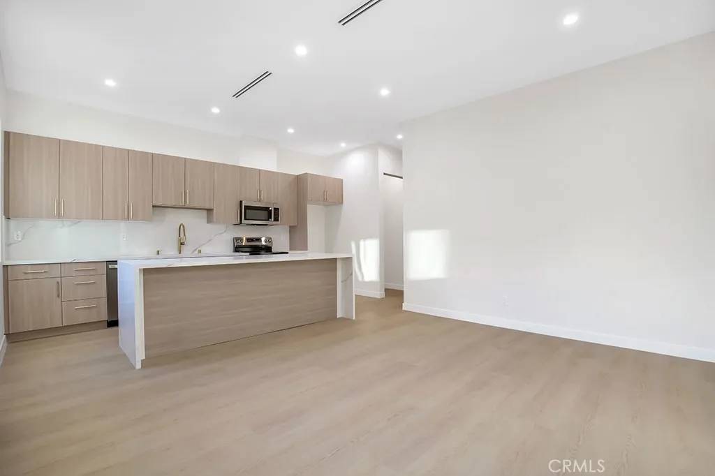 Granada Hills, CA 91344,17425 Los Alimos #17423