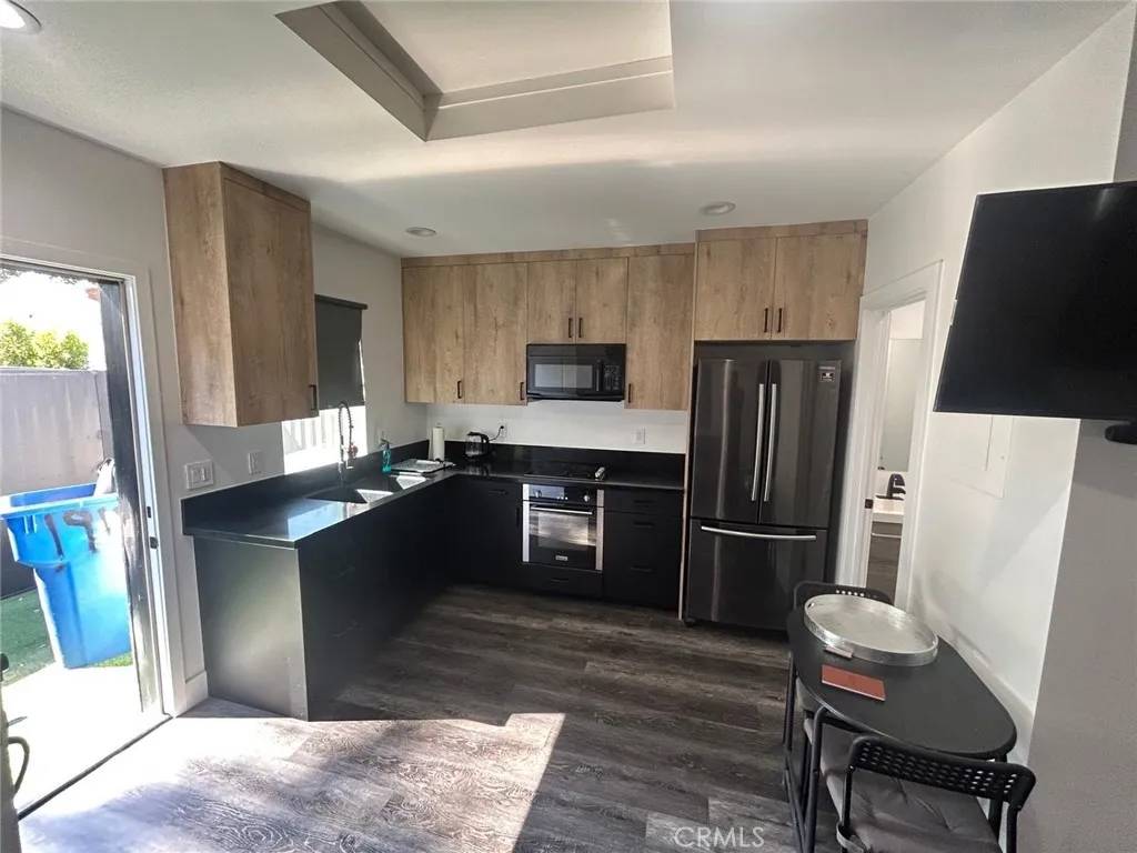 Tarzana, CA 91356,19138 Oxnard Street