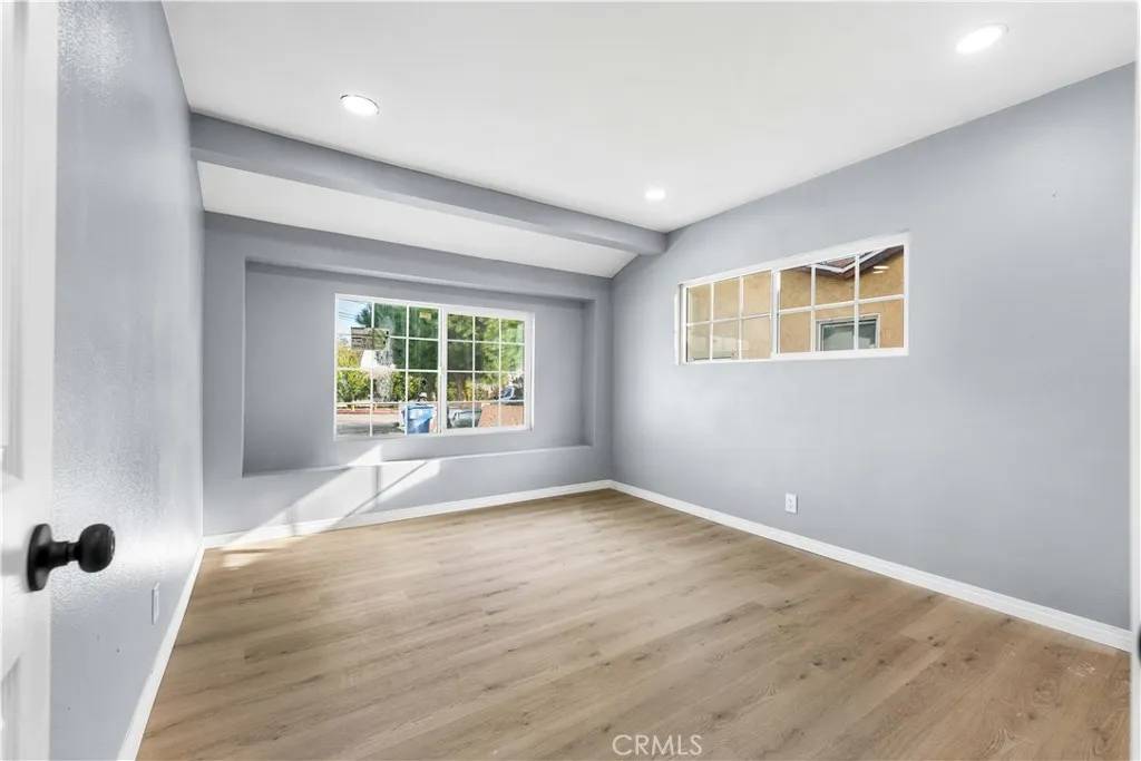 Valley Village, CA 91607,5651 Radford