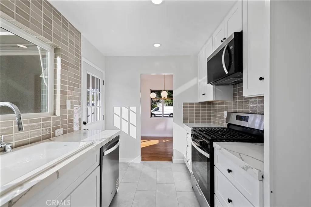 Panorama City, CA 91402,8755 Colbath Avenue