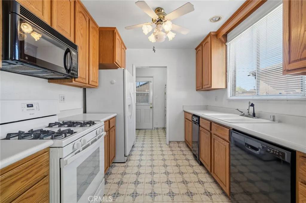 Lakewood, CA 90712,2912 Yearling Street