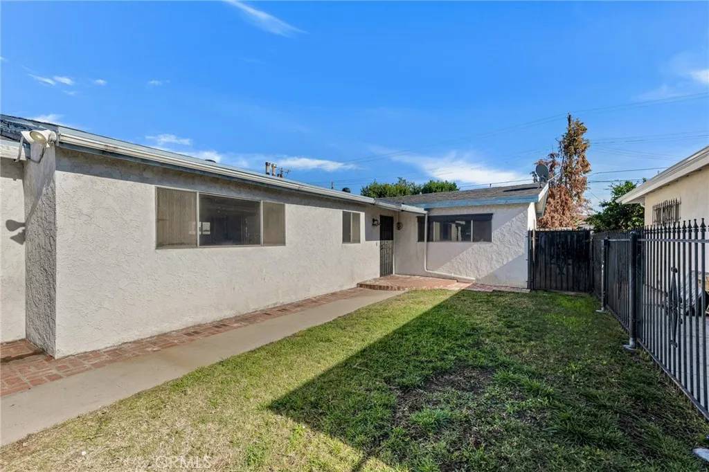 North Hollywood, CA 91605,7428 Irvine Avenue