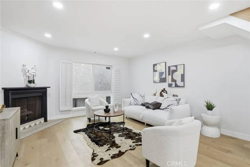 North Hollywood, CA 91602,11119 Camarillo #104