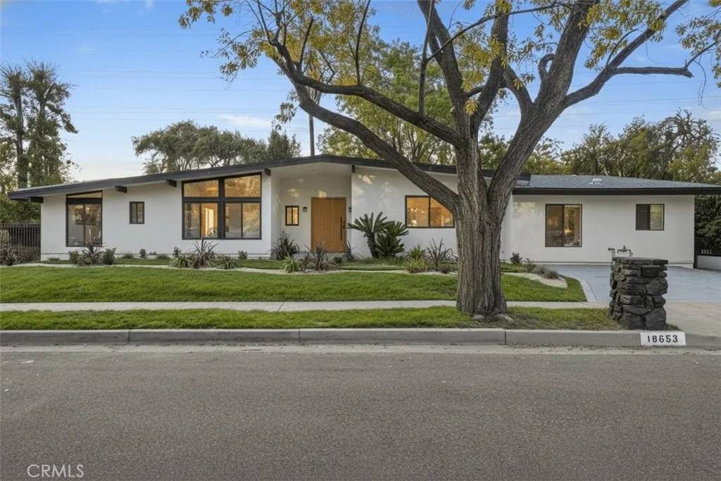 Tarzana, CA 91356,18653 Palomino Drive