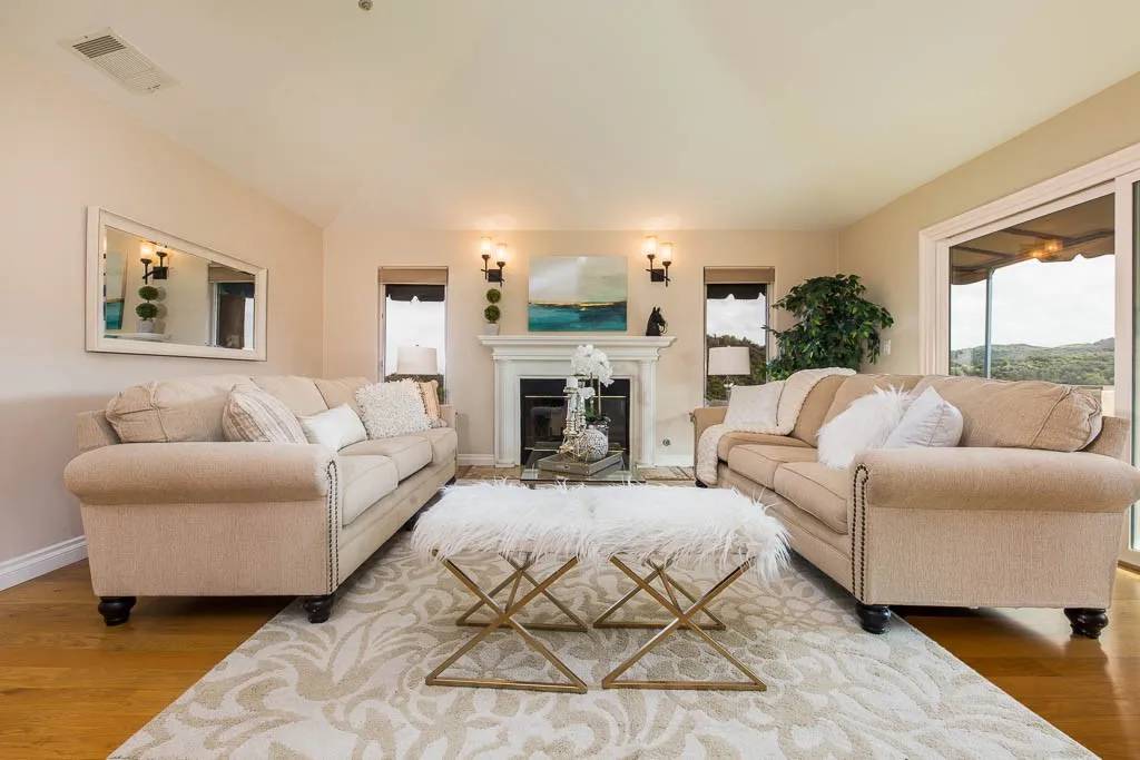 Woodland Hills, CA 91364,20900 Bandera