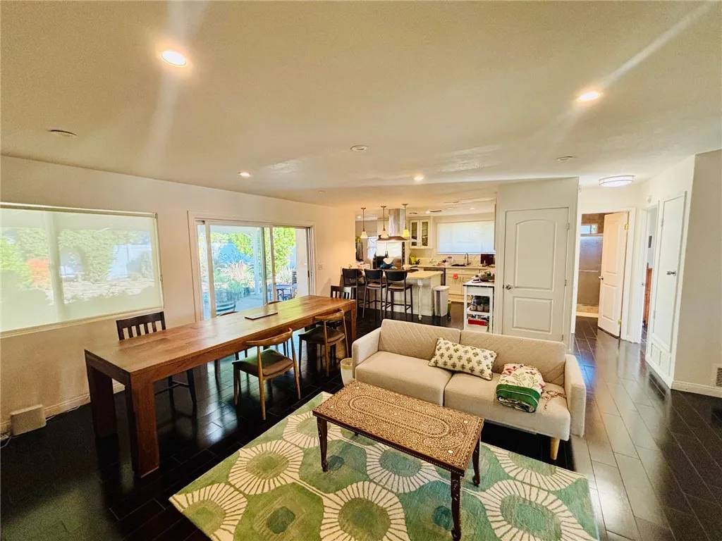 Woodland Hills, CA 91367,23813 Calvert