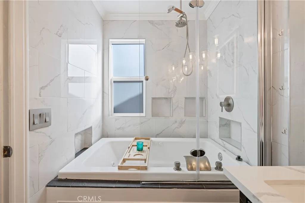 Saugus, CA 91350,27933 Honeycomb Drive