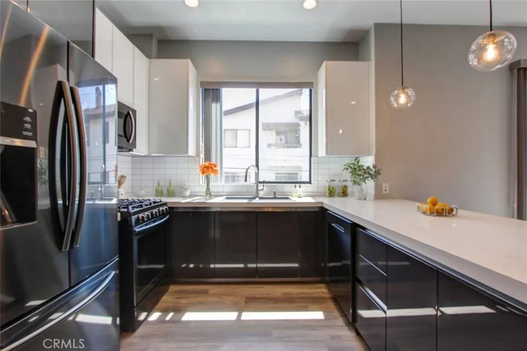 Glendale, CA 91203,330 Salem #301