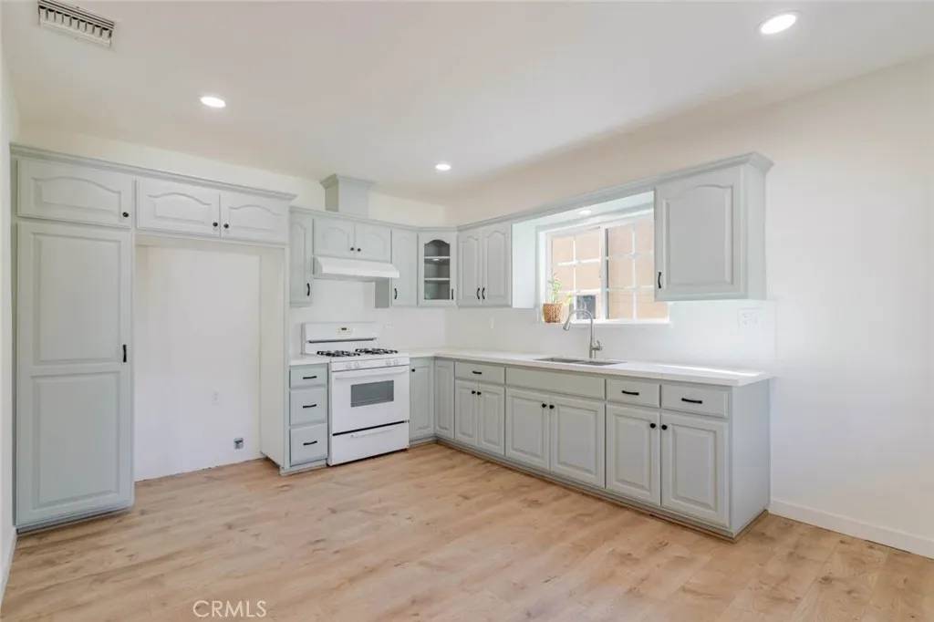 Pacoima, CA 91331,13716 Judd Street