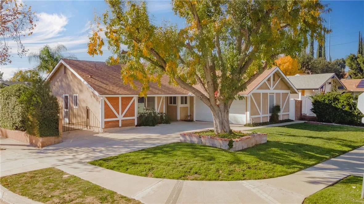 Saugus, CA 91350,27967 Urbandale