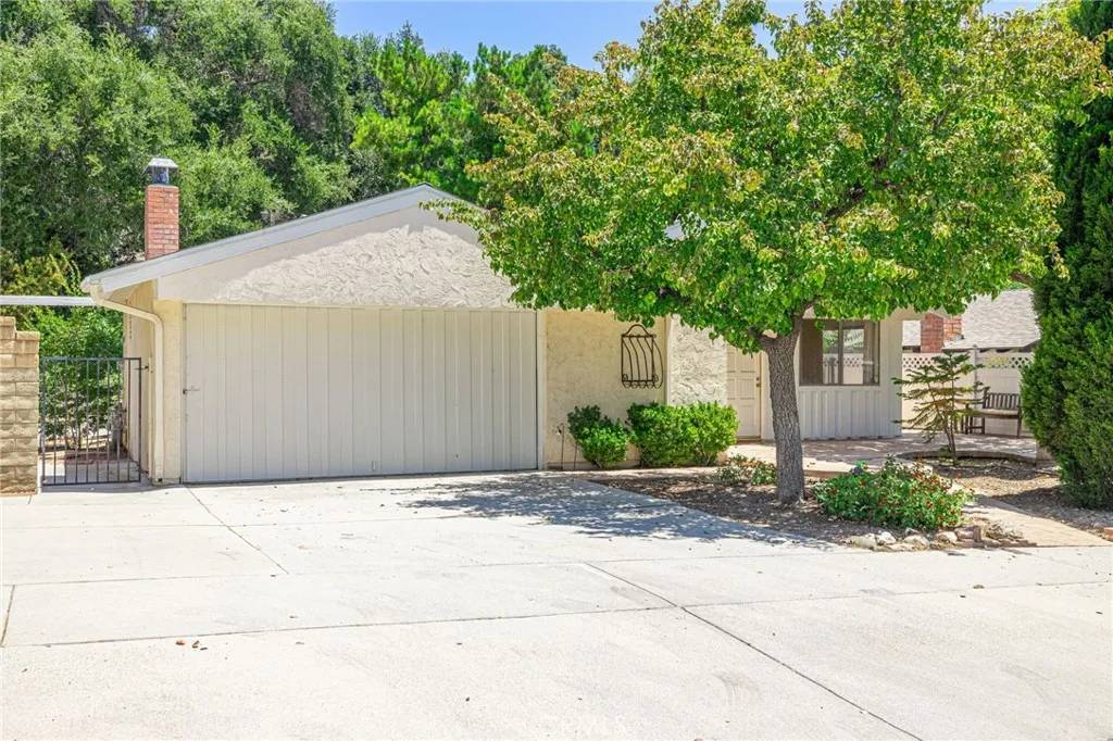 Newhall, CA 91321,24746 Airville Avenue