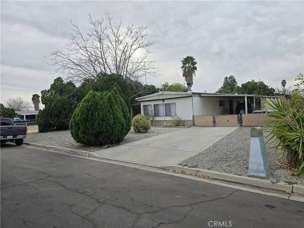 Hemet, CA 92543,733 Haley Way