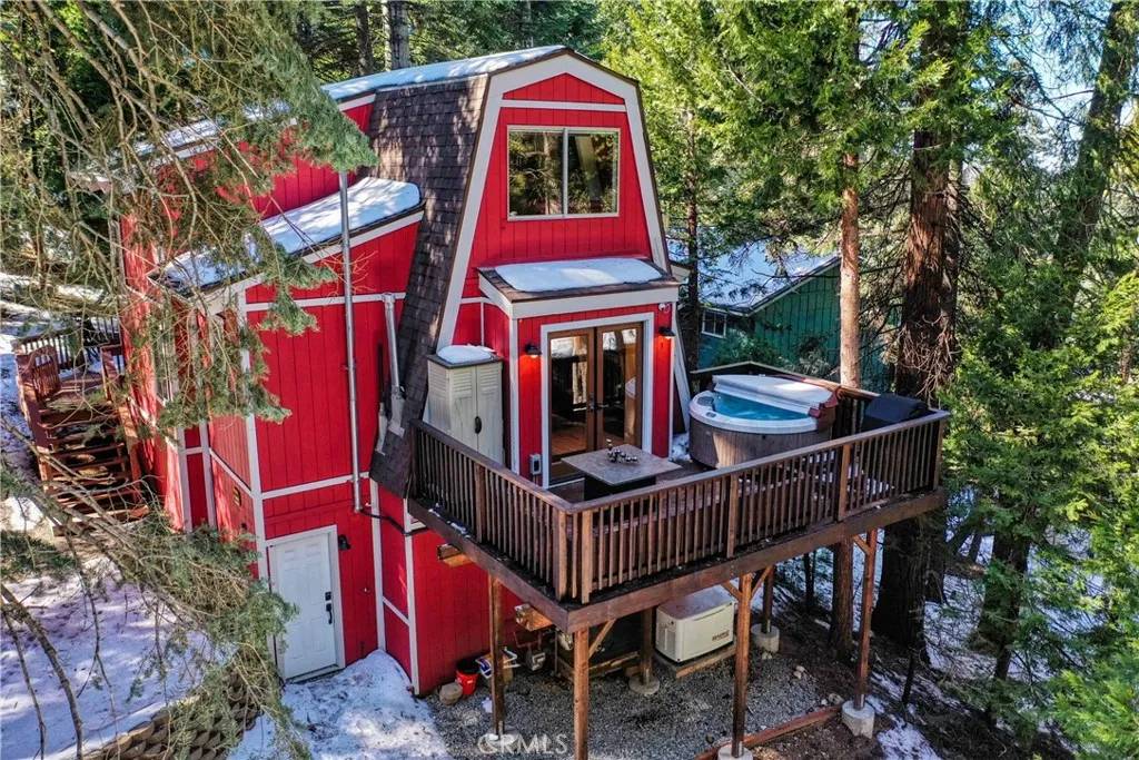 Lake Arrowhead, CA 92352,664 Circle Drive