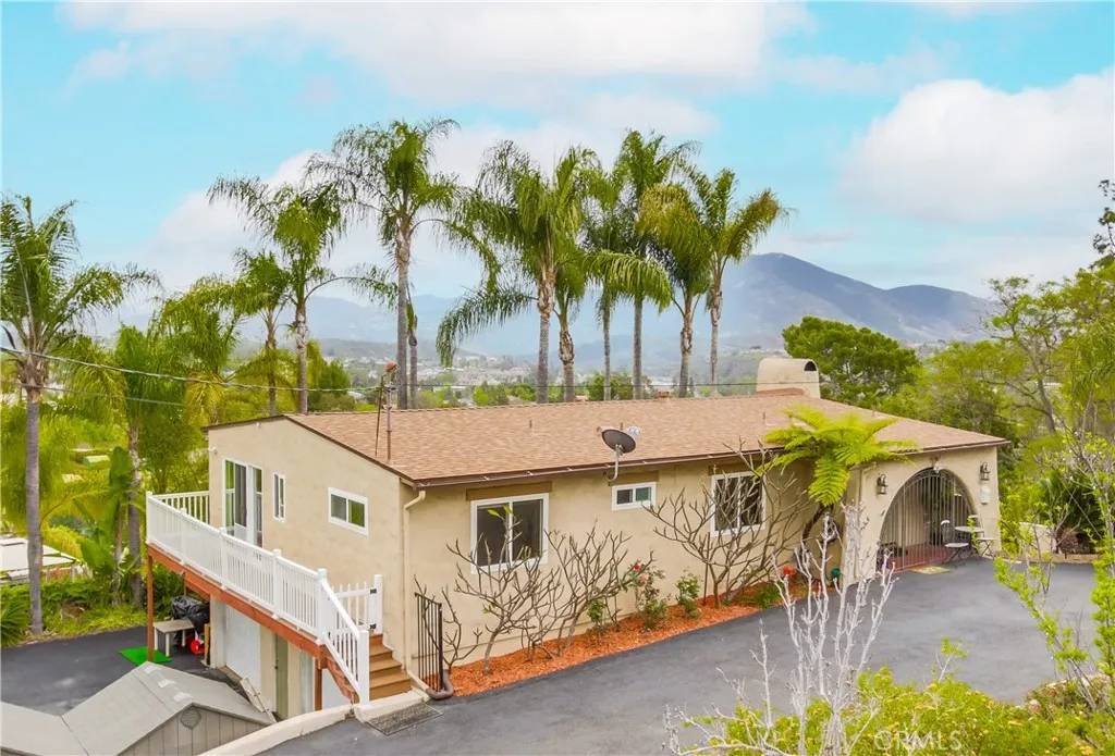 La Mesa, CA 91941,10549 Queen Avenue