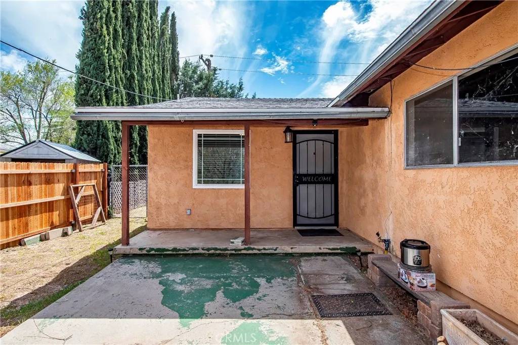 Lake Hughes, CA 93532,14306 Boxtree Street