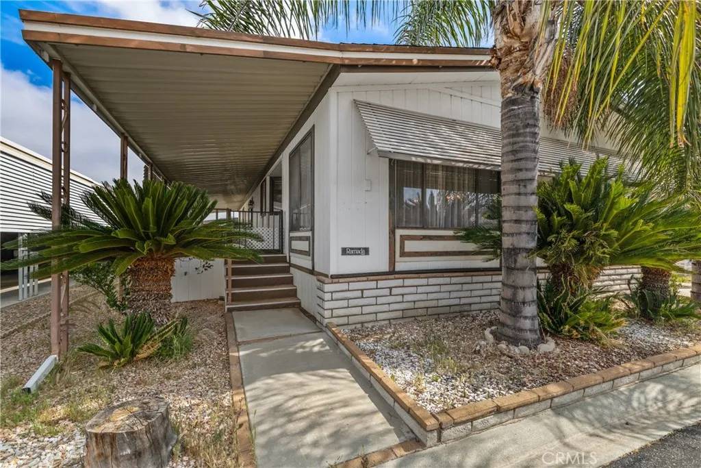 Hemet, CA 92543,1300 W Menlo #215