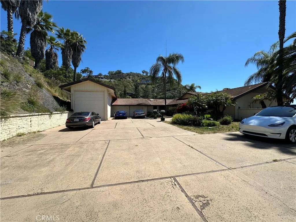 La Mesa, CA 91941,9902 Heavenly Way