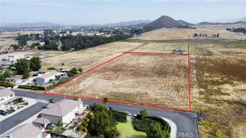 Menifee, CA 92584,1 Loretta